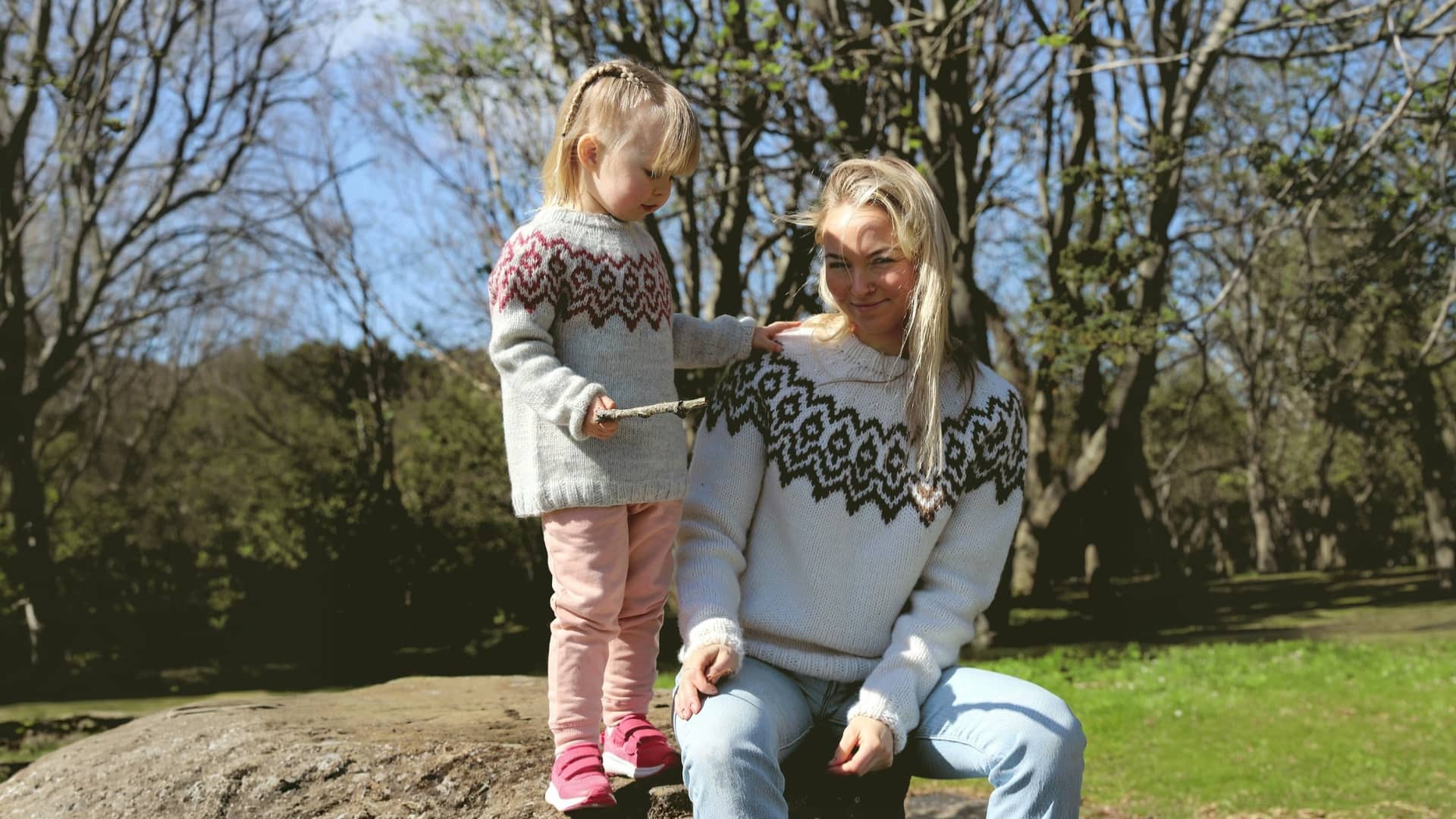 Knitting patterns and yarn