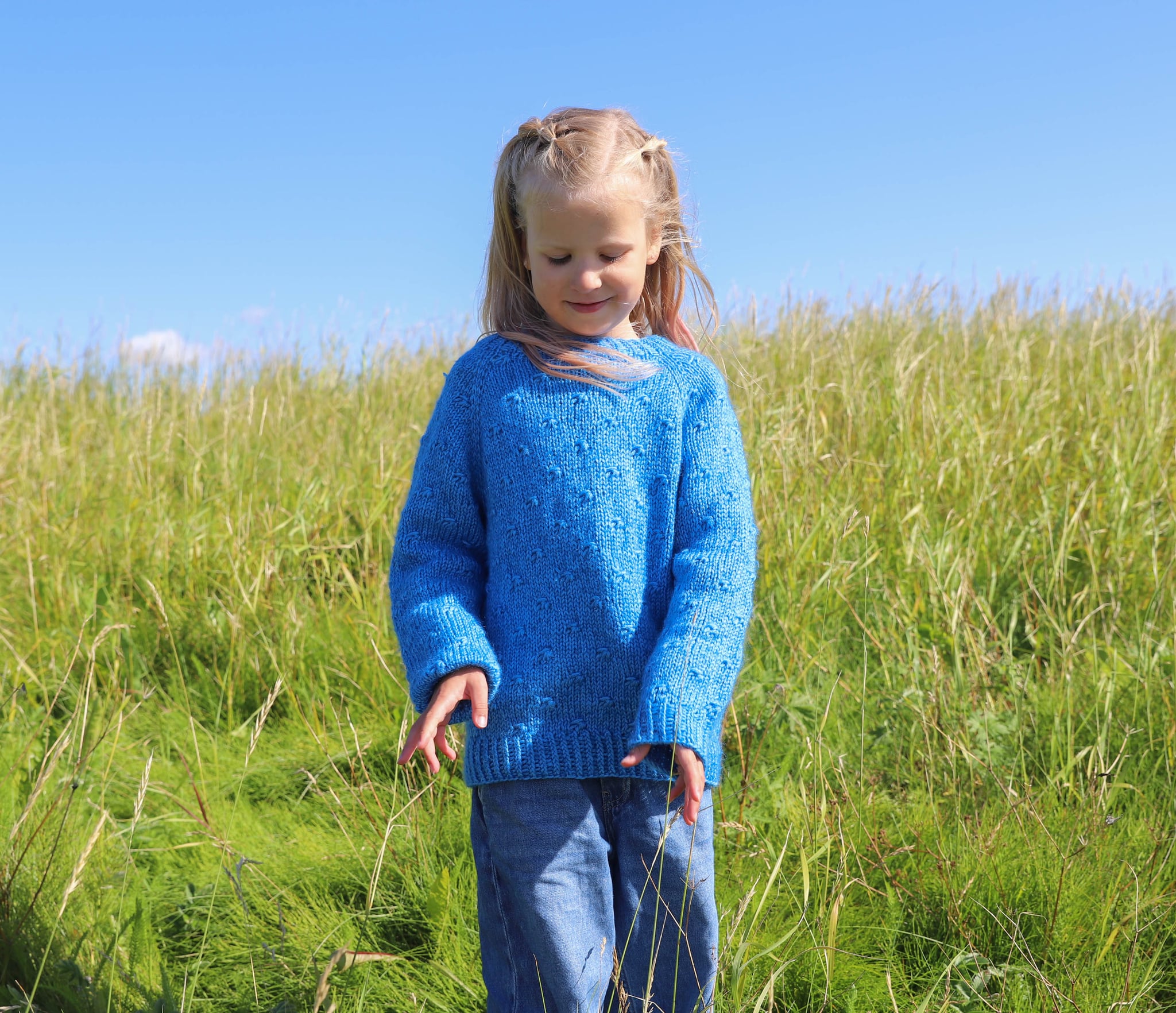 Sóllilja kids' flower sweater knitting pattern