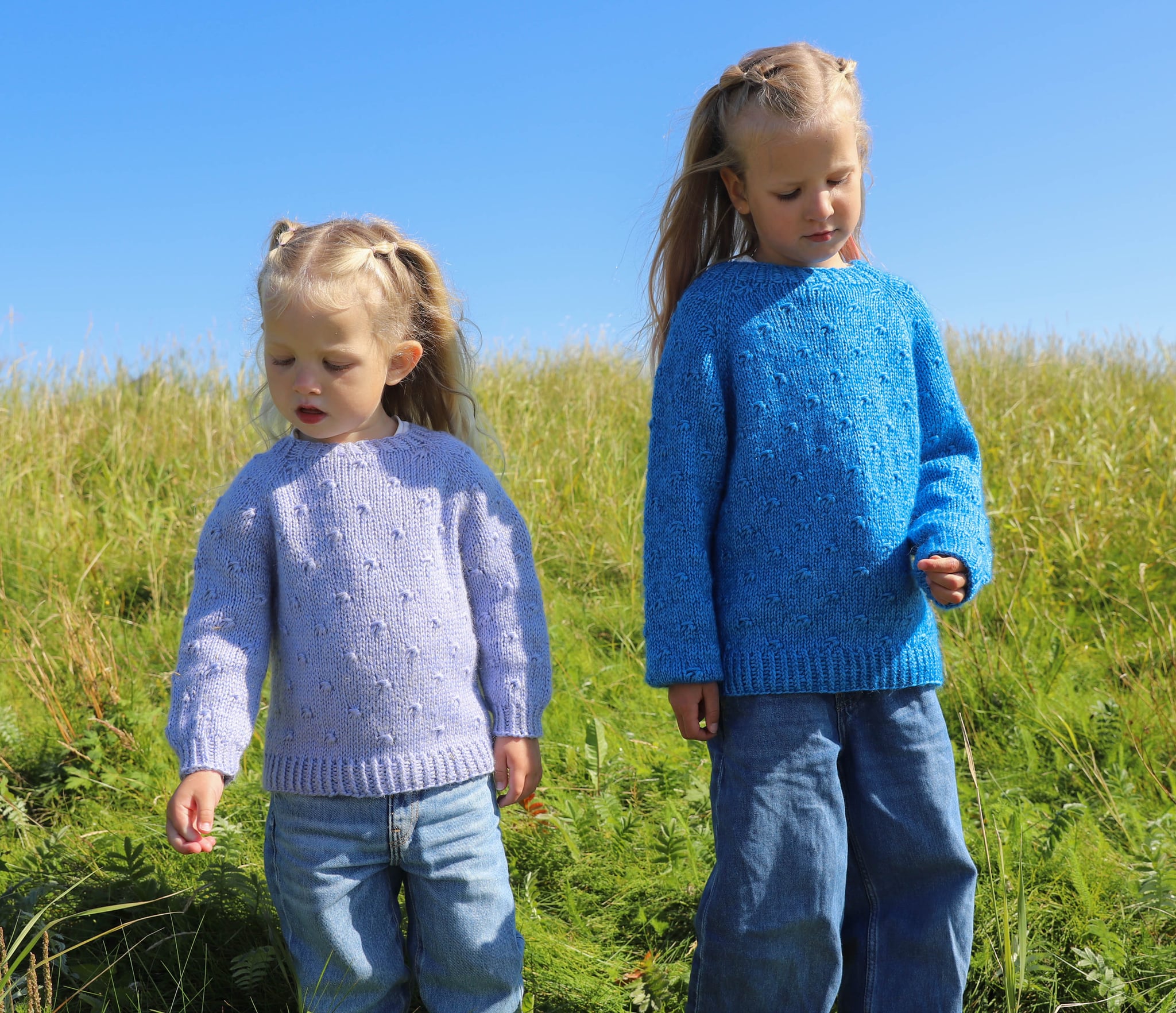 sollilja_knit0488_kids-flower-sweater_knitting-pattern_prjonauppskrift2.jpeg