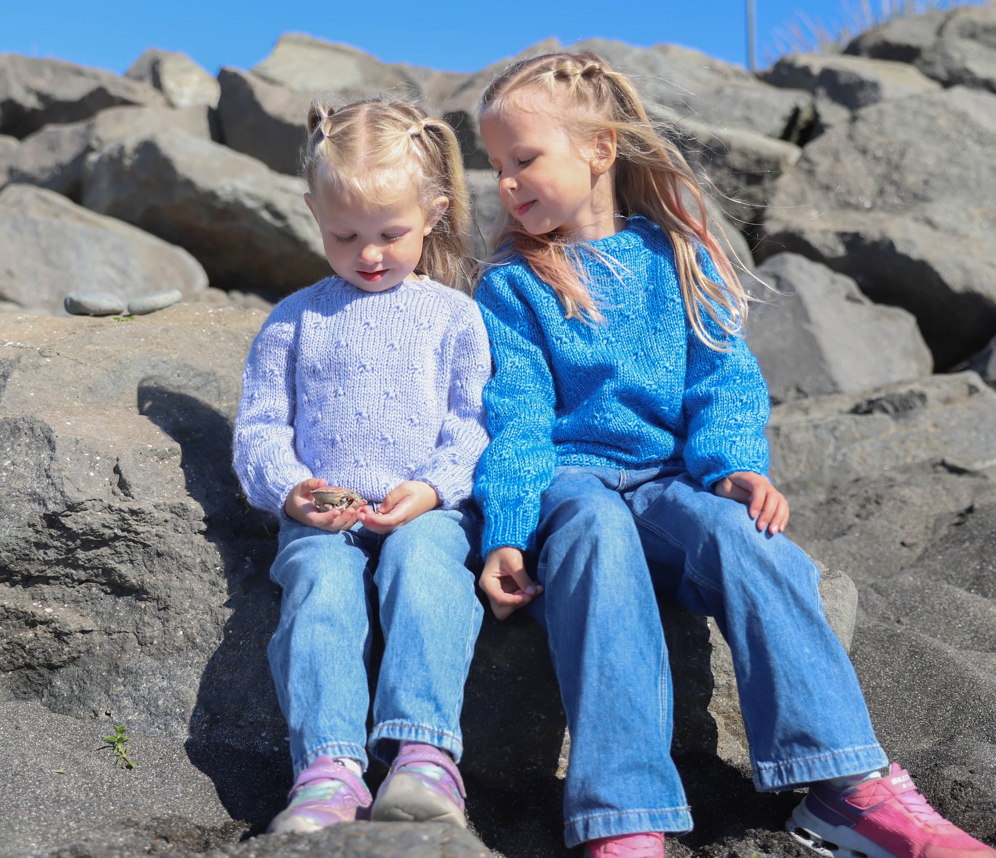 Sóllilja kids' flower sweater knitting pattern