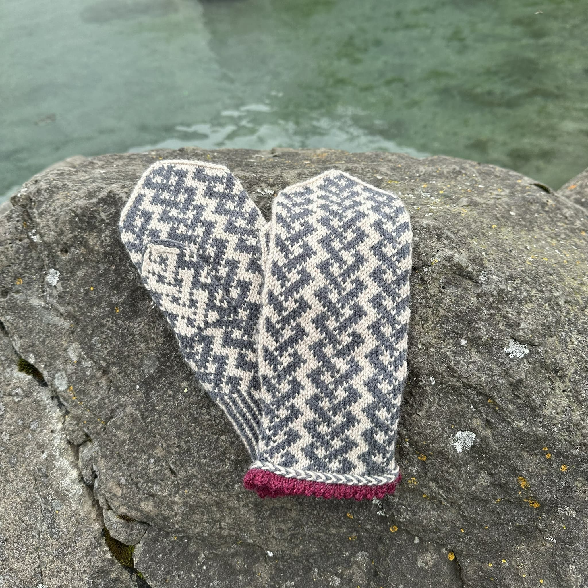 Karítas womens' mittens knitting pattern